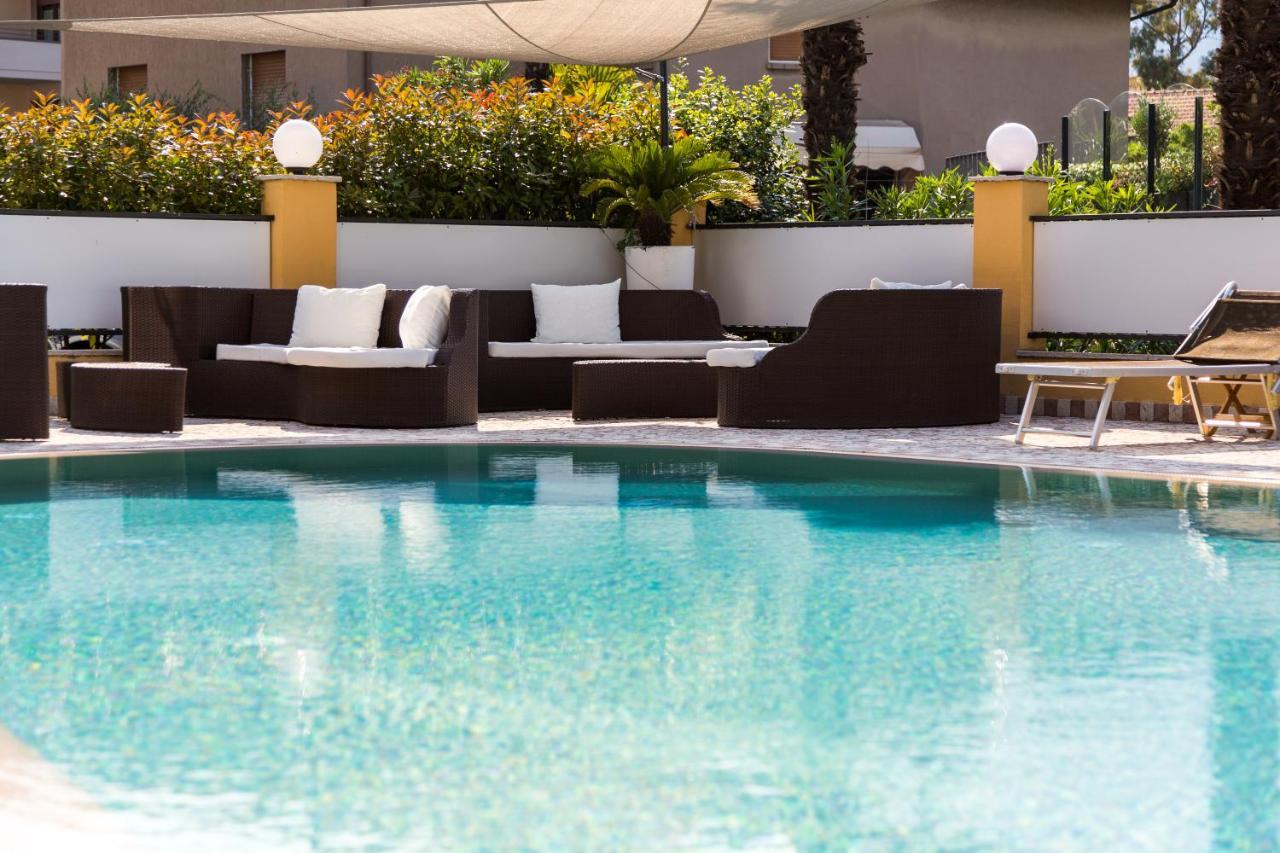 New Garden Hotel Torbole Sul Garda Exterior foto