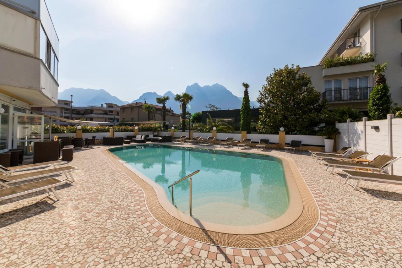 New Garden Hotel Torbole Sul Garda Exterior foto