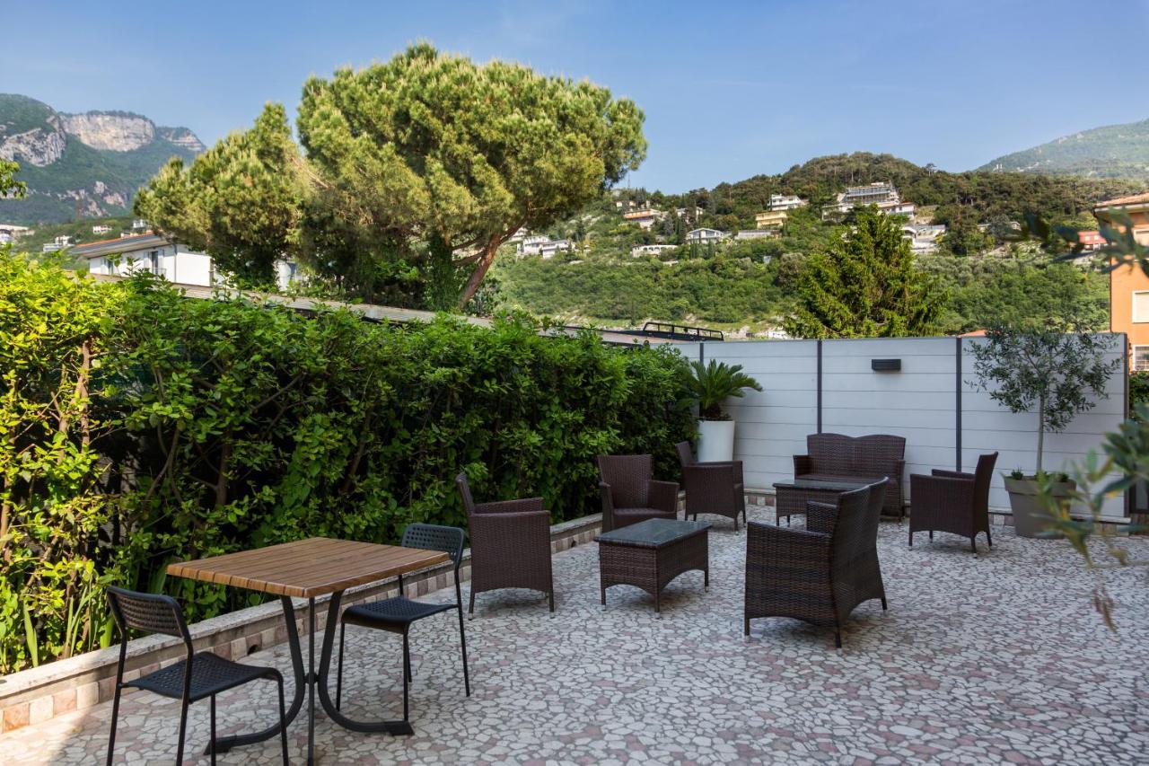 New Garden Hotel Torbole Sul Garda Exterior foto