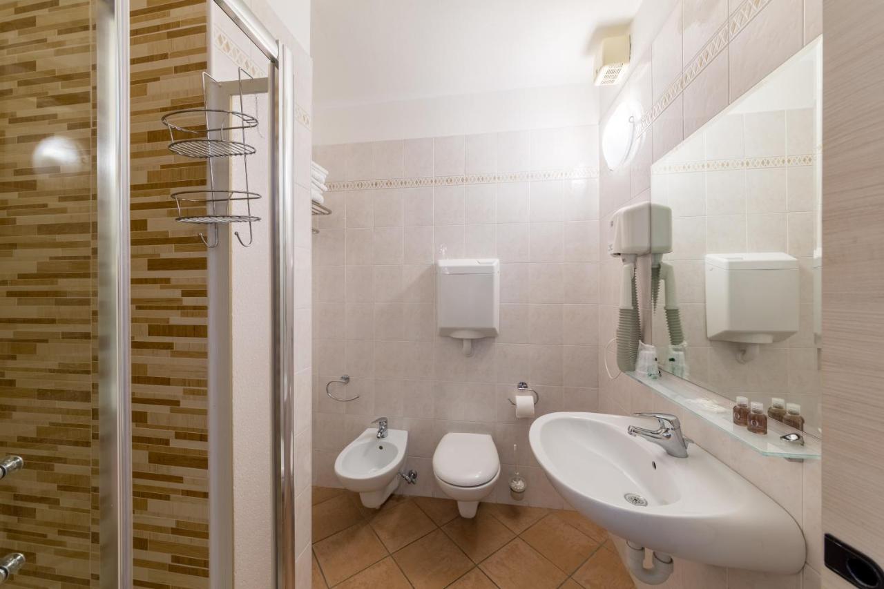 New Garden Hotel Torbole Sul Garda Exterior foto