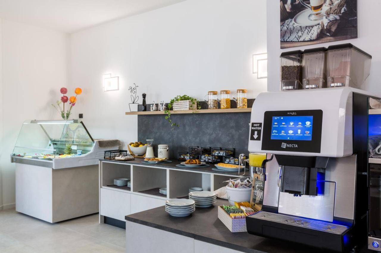New Garden Hotel Torbole Sul Garda Exterior foto