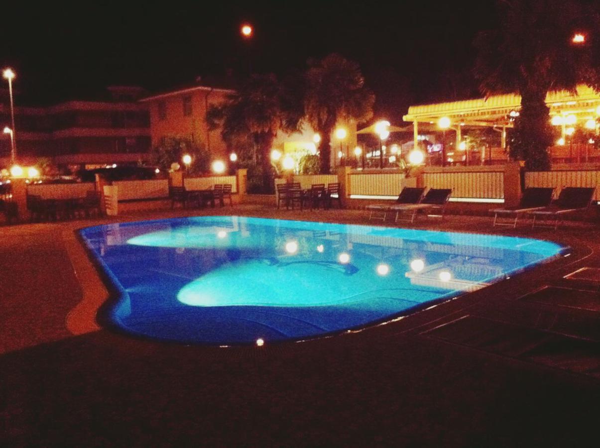 New Garden Hotel Torbole Sul Garda Exterior foto