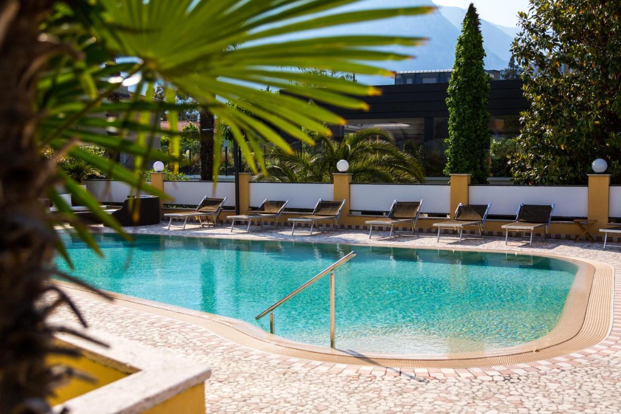 New Garden Hotel Torbole Sul Garda Exterior foto