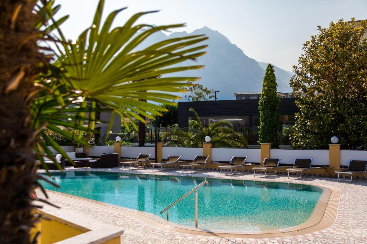 New Garden Hotel Torbole Sul Garda Exterior foto